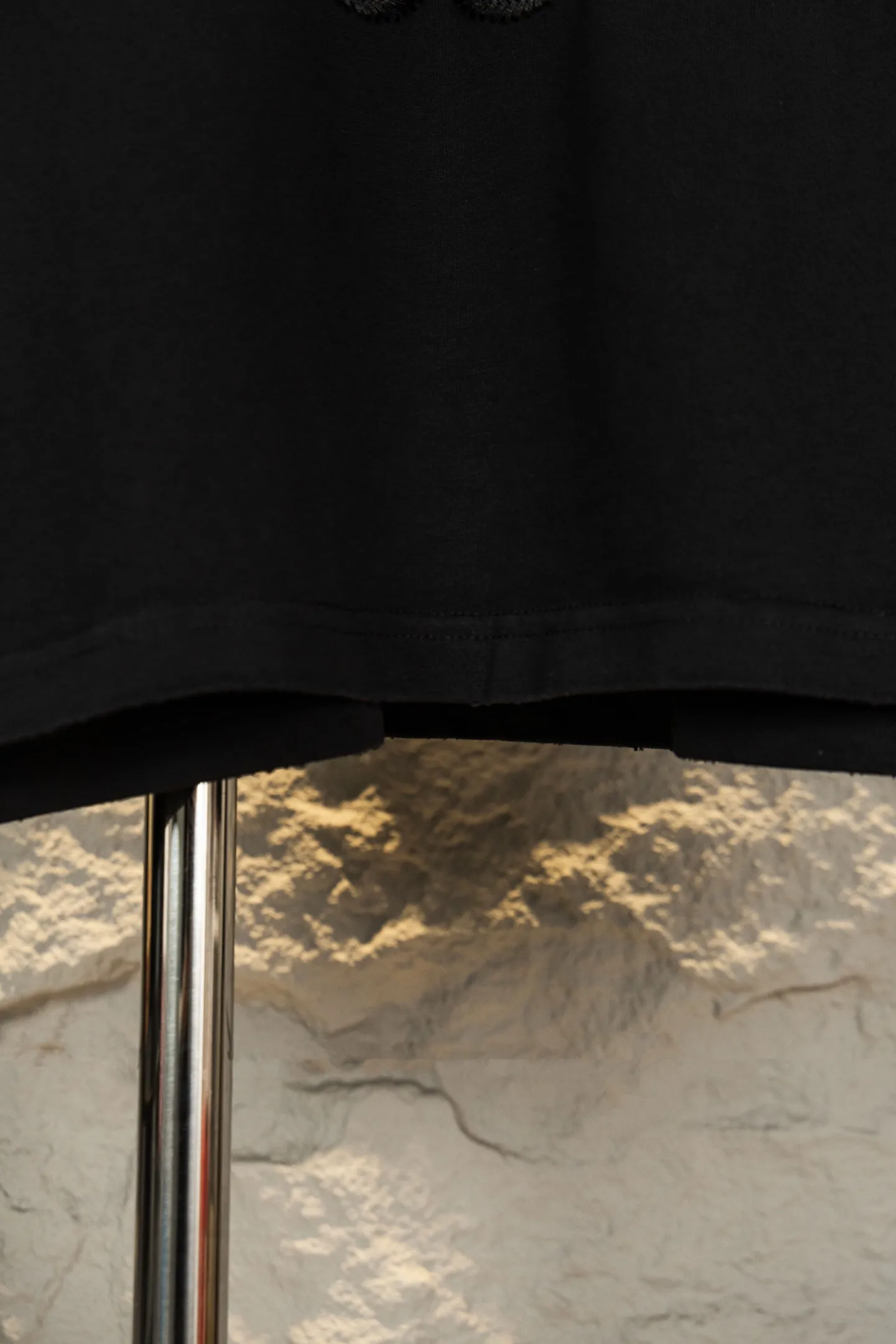 ：Y 100 LOEWE 26ss New Arrival Quality T Classic ， ， 。 ， Breathable， Retro 。 ， 、 ， 、 、 。Classic ， N ， ， 。 ：Black White Size：S—XL